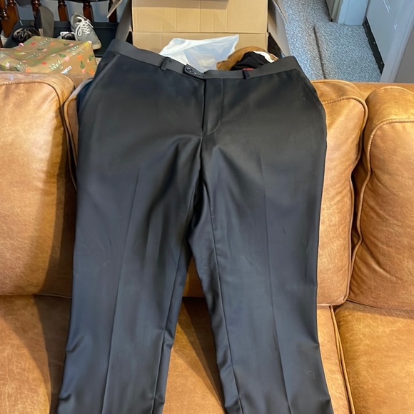 Austin Reed 2 piece suit from Moores, all black worn once - Picture 5 of 8